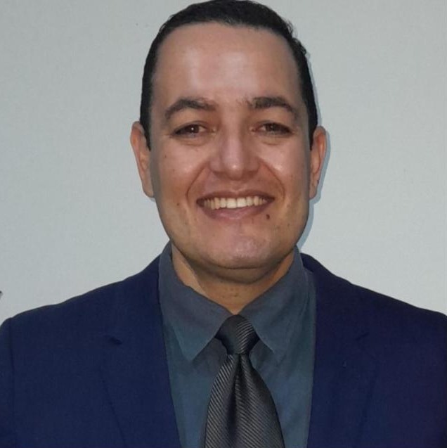 Portrait of Dr. Thiago Maciel Ferreira.